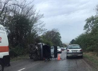 18-годишен обърна БМВ по пътя за Николово Снимка: ПТП-та в Русе