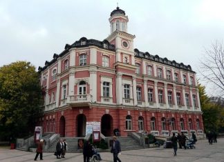 Починало е детето, паднало от сцената на Плевенския театър