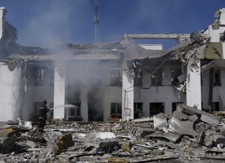 Убити и множество ранени при удар с балистични ракети в Украйна Украйна