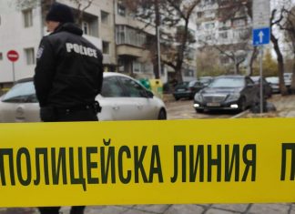 Шокиращо нападение в центъра на София: Млада жена намушка трима души