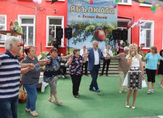 Празникът на ябълката събра стотици в Екзарх Йосиф