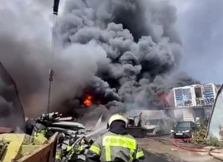 Пожар в най-голямата рафинерия в Москва