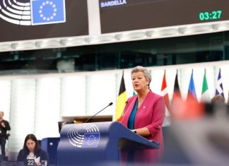 Еврокомисар призова за приемане на България и Румъния в Шенген