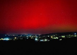Полярно сияние озари небето над България