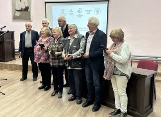 Отличиха преподаватели по случай 55 години извънкласна дейност в Русе