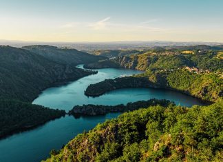 Европейските води под заплаха от „вечни химикали“, България сред страните с чисти водоеми
