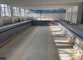 Правят цялостен ремонт на басейна в спортното училище