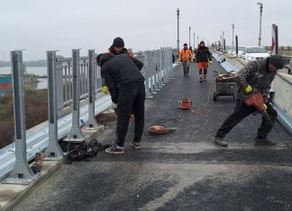 Изграждат захранването за осветлението на Дунав мост