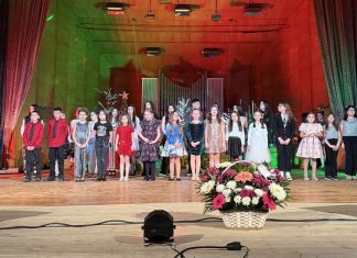Ученичка от НУИ спечели Специалната награда на Община Русе в конкурса „Коледна звезда“