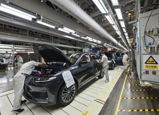 САЩ спират китайски и руски технологии в автомобилите