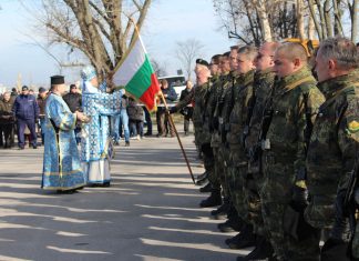 Митрополит Наум отслужи водосвет на бойните знамена в Русе