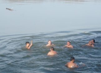 Днес в храма „Света Троица“ записват желаещите да спасят кръста на Богоявление