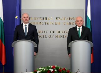 Служебният кабинет предаде властта на редовното правителство