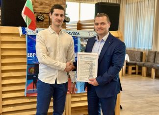 Кметът на Русе отличи европейския шампион по стрелба с лък Иван Банчев