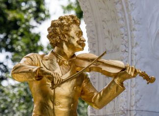 Валсът „На хубавия син Дунав“ ще бъде изпратен в Космоса