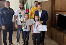 Наградиха малките каратисти от СК „Бушин“