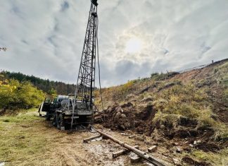 Движението през дигата в Николово остава ограничено, започнаха дълбочинни проби