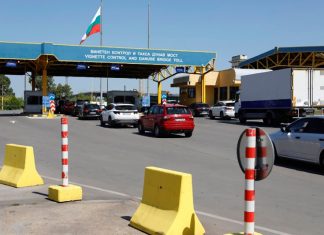 Възстановено е движението на тежкотоварни автомобили по Дунав мост