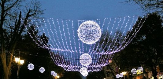 Коледно-новогодишната атмосфера завладява Русе