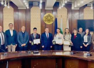 Двама ученици и един студент получиха награда „Русе – 21. век“