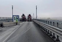 Монтират отводнителния колектор и обновяват тротоарния блок на Дунав мост