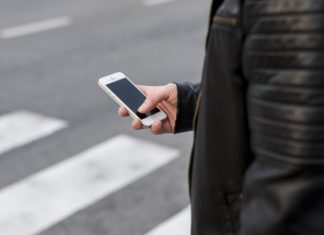 Зима 2: Глоби за пешеходците, ако говорят по телефона докато пресичат