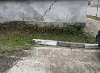 Главната улица в с. Екзарх Йосиф пропадна заради спукана тръба, пострадаха и къщи