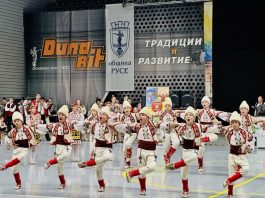 „Коледно надиграване“ събра 800 танцьори в „Арена Русе“