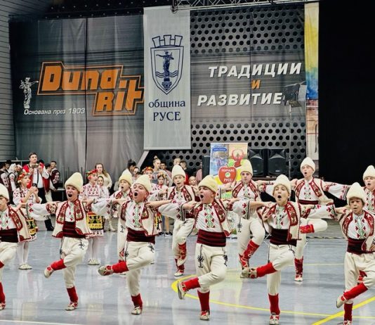 „Коледно надиграване“ събра 800 танцьори в „Арена Русе“