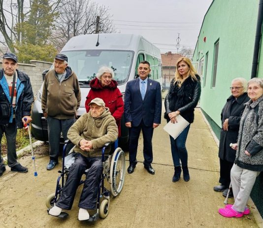 Нови два автомобила подпомагат социалните услуги в Русе
