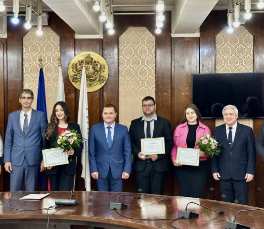 Отличиха трима възпитаници на РУ като „Студент на годината“