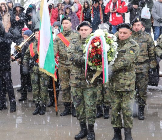 Русе се преклони пред паметта на Апостола