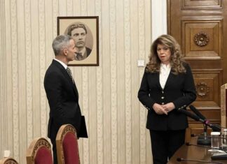 Президентът назначи служебния кабинет, изборите ще са на 19 април
