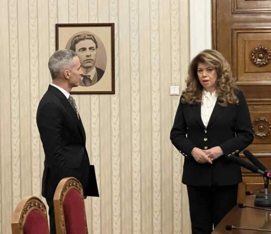 Президентът назначи служебния кабинет, изборите ще са на 19 април