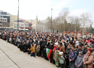 С тържествена церемония и възстановка Русе отбеляза Трети март
