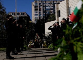 Полицаите в Русе почетоха колегите си, загинали при изпълнение на служебния си дълг
