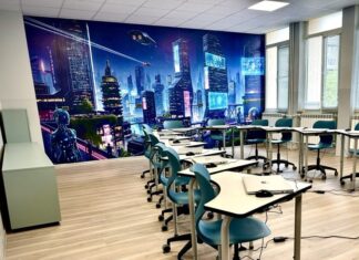 STEM център отвори врати в училището за европейски езици в Русе