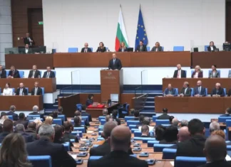 Парламентът избра предложеното от Румен Радев правителство